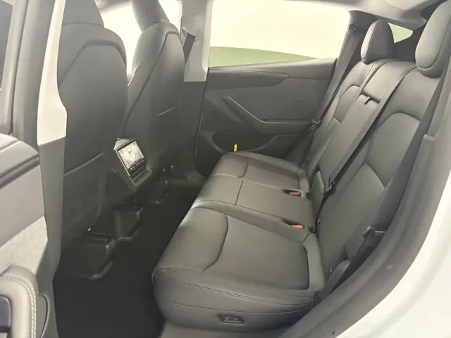 Tesla Model Y — Фото автомобиля 8