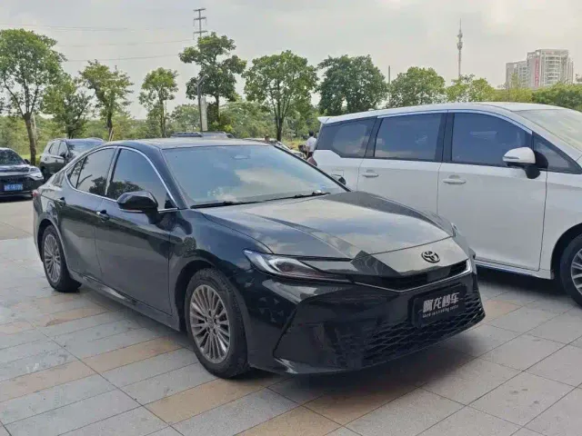 Toyota Camry — Фото автомобиля 2