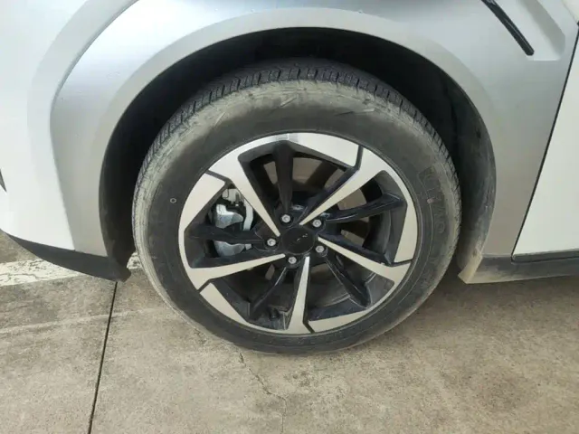 GAC Aion Y — Фото автомобиля 24