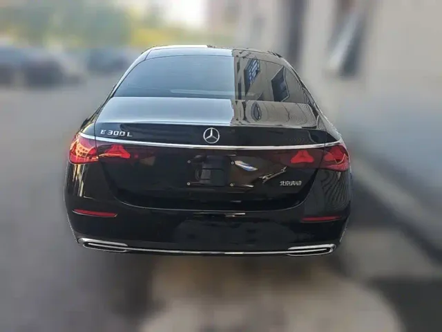 Mercedes-Benz E-Class — Фото автомобиля 7