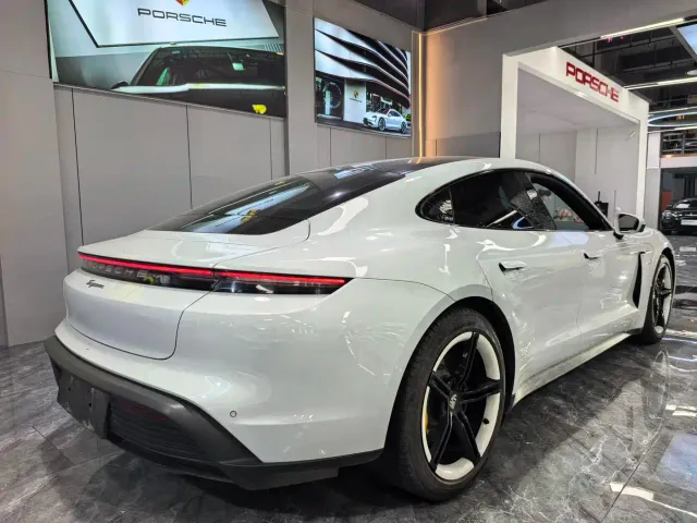Porsche Taycan — Фото автомобиля 5