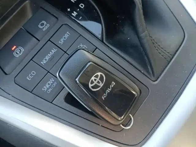 Toyota RAV4 — Фото автомобиля 8