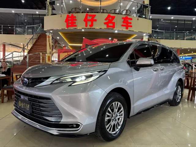 Фотография автомобиля — Toyota Sienna