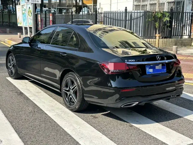 Mercedes-Benz E-Class — Фото автомобиля 8