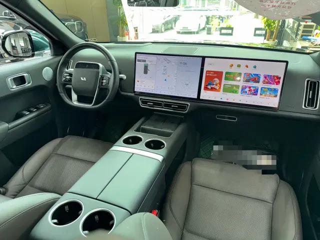 Li Auto L8 — Фото автомобиля 8