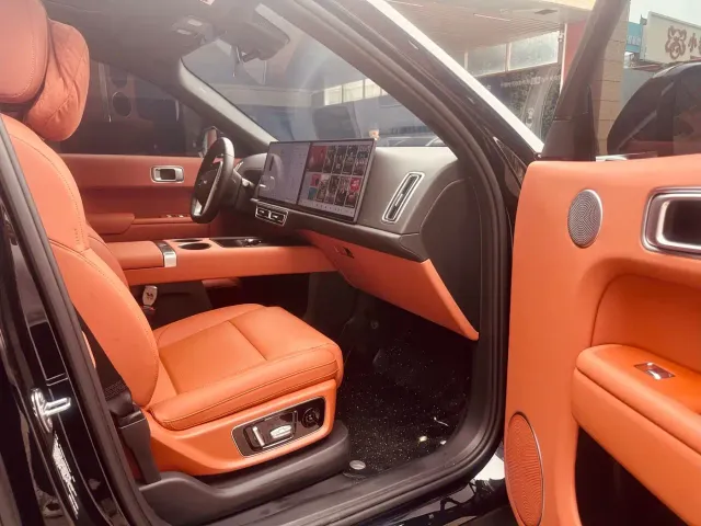Li Auto L8 — Фото автомобиля 9
