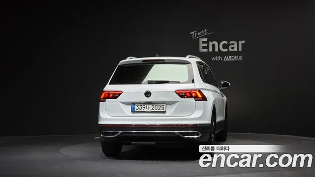 Volkswagen Tiguan Tiguan 2 поколение 2.0 TDI Premium — Фото автомобиля 4