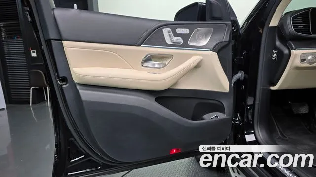 Mercedes-Benz GLE-Class — Фото автомобиля 23