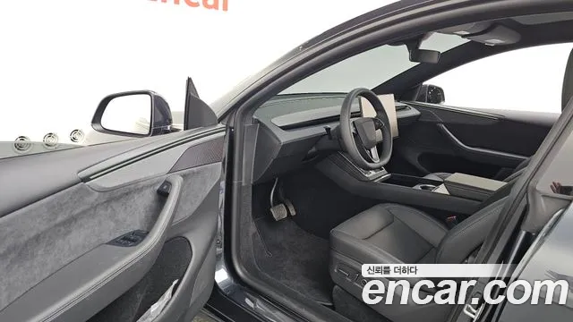 Tesla Model Y — Фото автомобиля 15