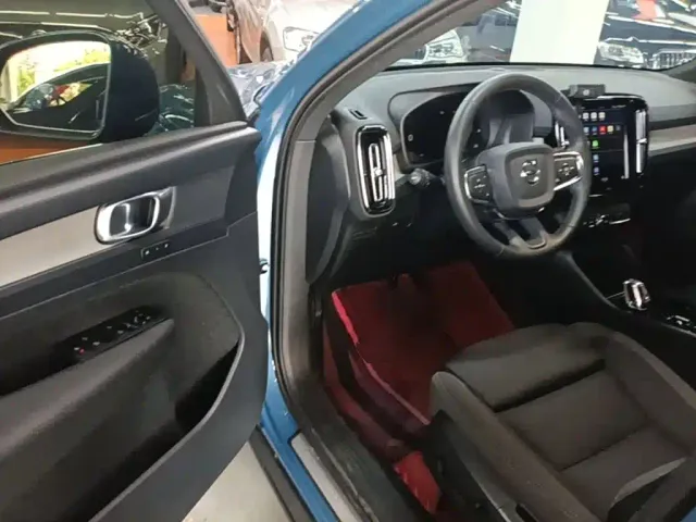 Volvo XC40 — Фото автомобиля 15