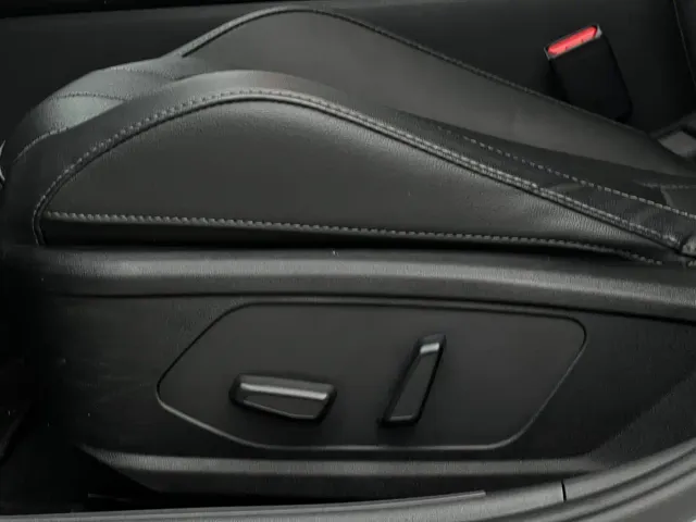 Hyundai Elantra 2021 1.5L CVT LUX Premium Edition — Фото автомобиля 16