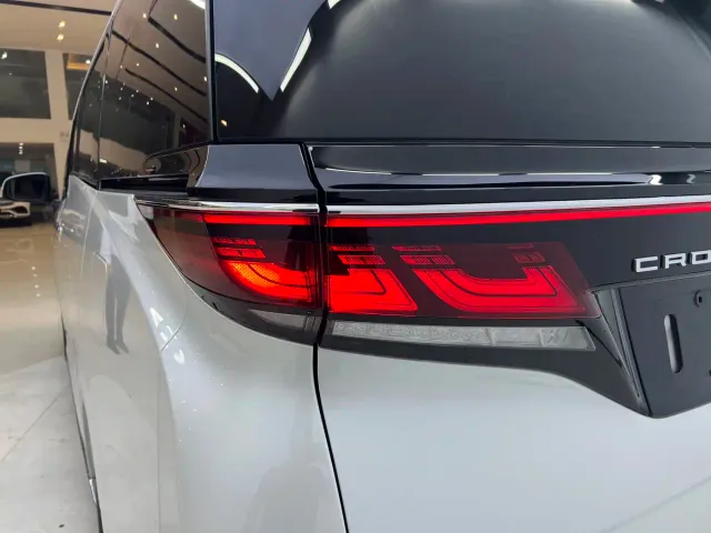 Toyota Vellfire — Фото автомобиля 8