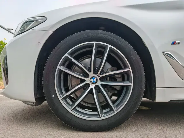 BMW 5 Series — Фото автомобиля 6