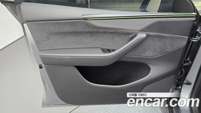 Tesla Model Y — Фото автомобиля 13