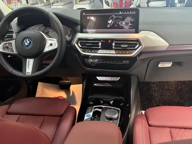BMW iX3 — Фото автомобиля 4