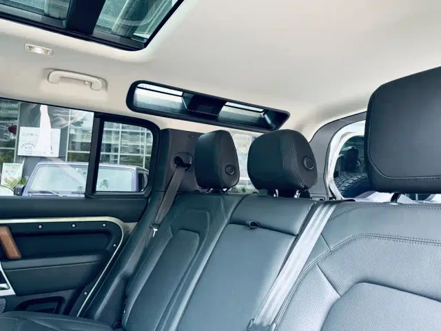 Land Rover Defender — Фото автомобиля 13