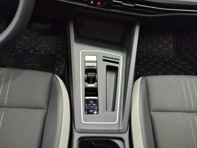 Volkswagen Golf — Фото автомобиля 16