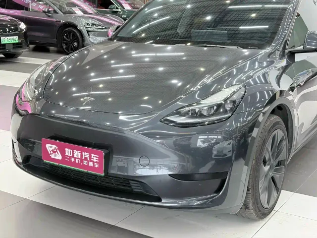 Tesla Model Y — Фото автомобиля 8