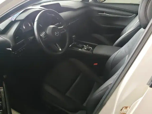 Mazda Axela — Фото автомобиля 9