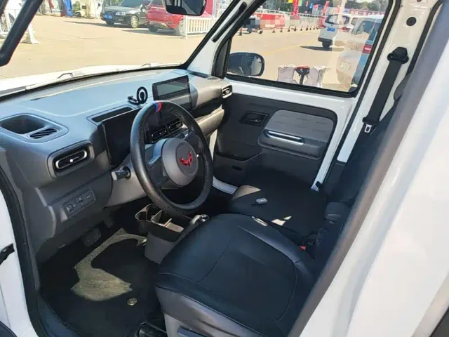 Wuling Zhiguang NEV — Фото автомобиля 15