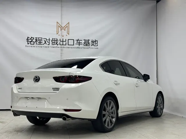 Mazda Axela — Фото автомобиля 4