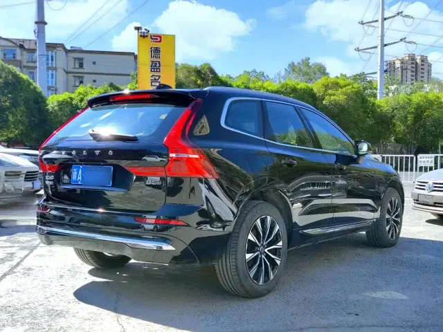 Volvo XC60 — Фото автомобиля 4