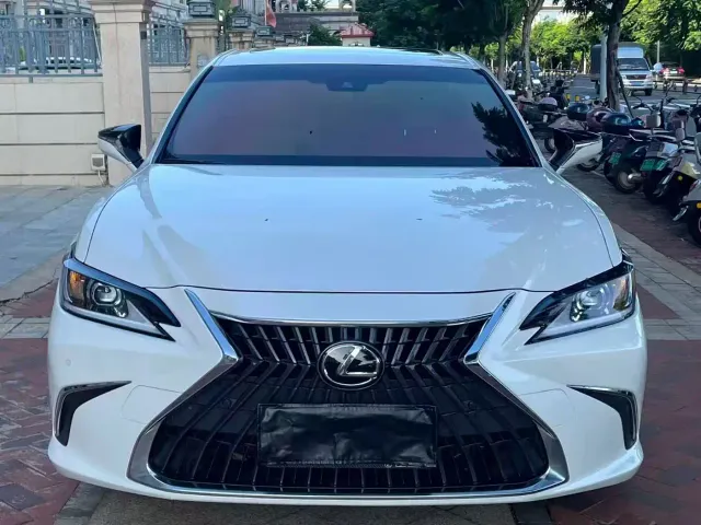 Lexus ES — Фото автомобиля 2