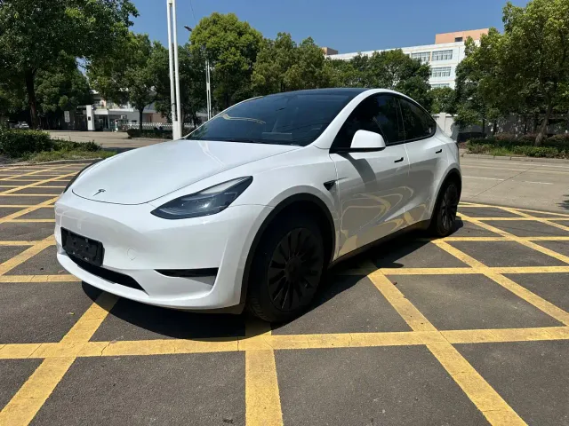 Фотография автомобиля — Tesla Model Y