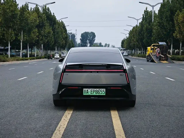 Xpeng P7 — Фото автомобиля 8