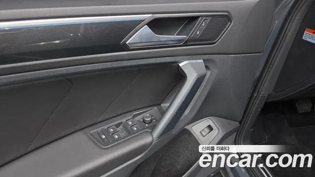 Volkswagen Tiguan Tiguan 2 поколение 2.0 TDI Premium — Фото автомобиля 18