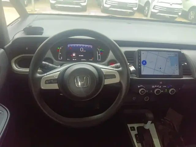 Honda Fit — Фото автомобиля 10