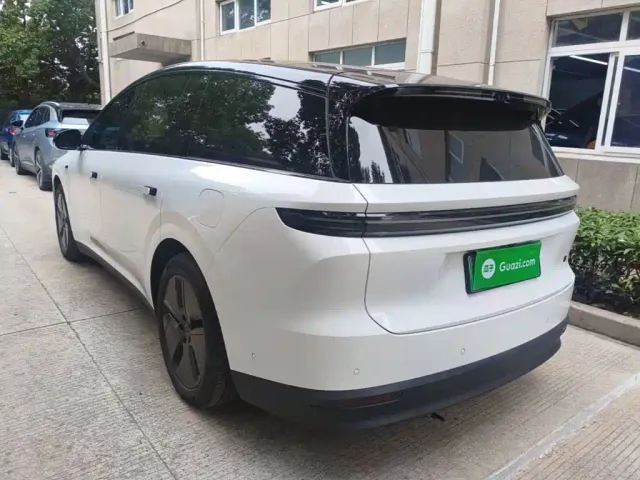 Li Auto i8 — Фото автомобиля 4