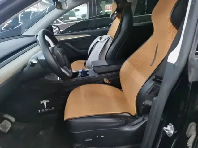 Tesla Model Y — Фото автомобиля 14