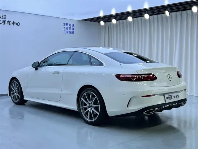 Mercedes-Benz E-Class — Фото автомобиля 4