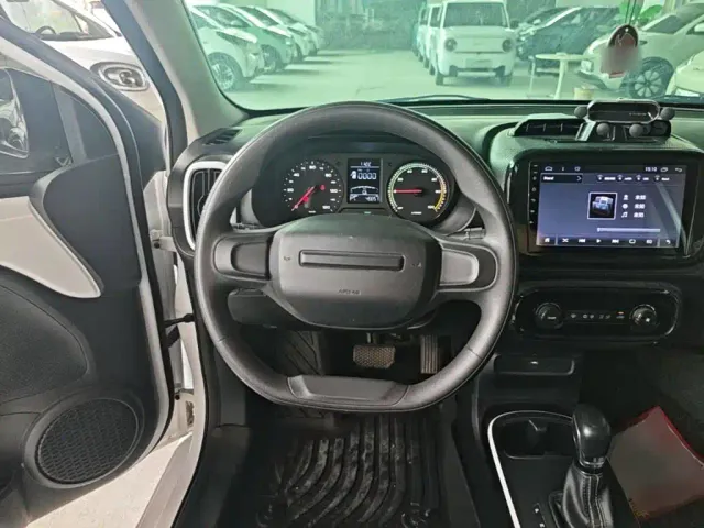 Roewe Clever — Фото автомобиля 10