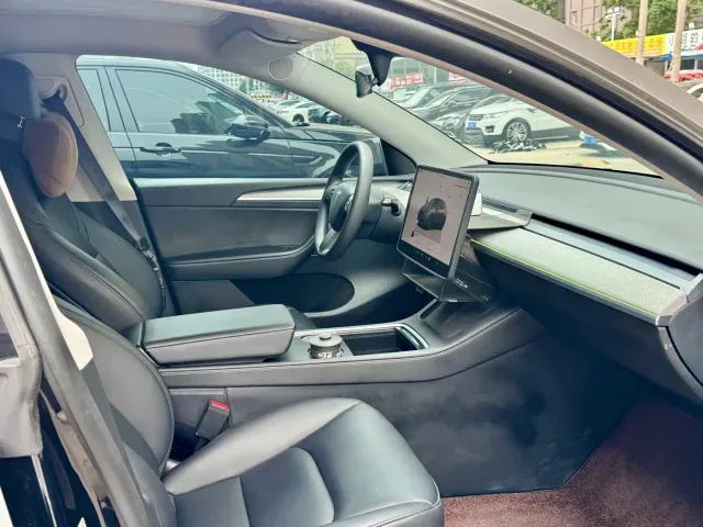 Tesla Model Y — Фото автомобиля 8