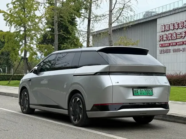 Xpeng X9 — Фото автомобиля 3