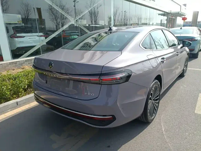 Volkswagen Passat — Фото автомобиля 4