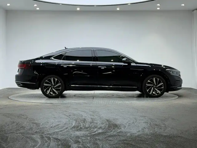 Volkswagen Passat — Фото автомобиля 4