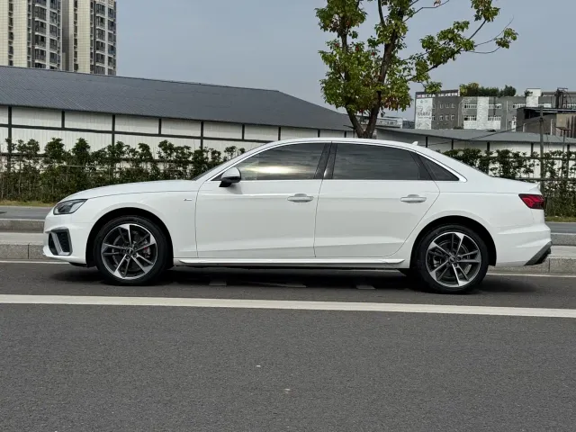 Audi A4L — Фото автомобиля 13