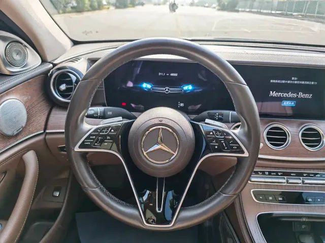 Mercedes-Benz E-Class — Фото автомобиля 15