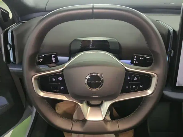 Volvo EX30 — Фото автомобиля 10
