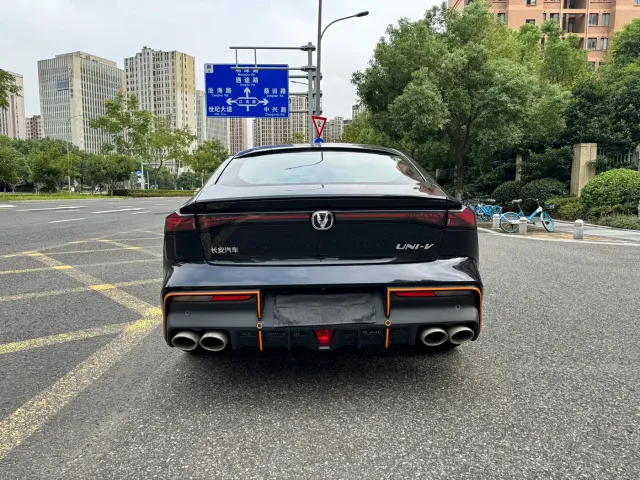 Changan UNI-V — Фото автомобиля 12
