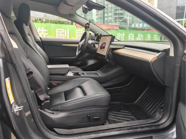 Tesla Model 3 — Фото автомобиля 11