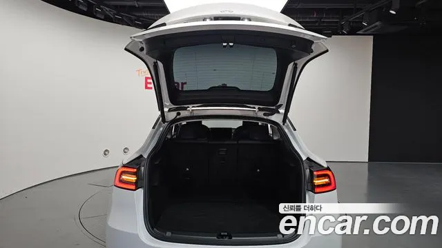 Tesla Model Y — Фото автомобиля 20