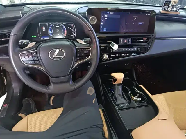 Lexus ES — Фото автомобиля 9