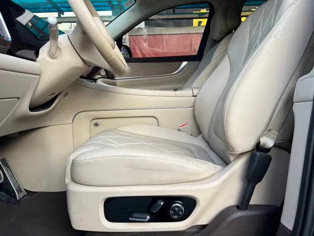 AITO Wenjie AITO M9 2024 Extended Range Ultra 42kWh 6-Seater — Фото автомобиля 10