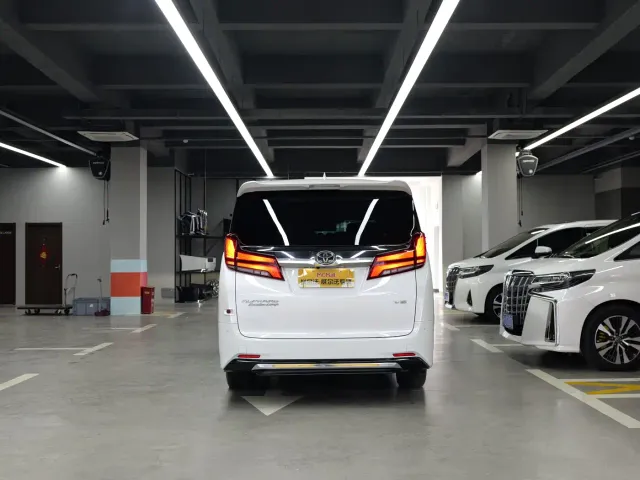 Toyota Alphard — Фото автомобиля 5