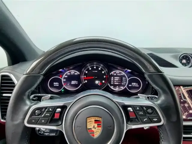 Porsche Cayenne — Фото автомобиля 9
