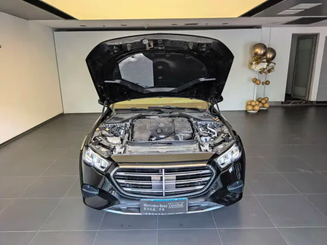 Mercedes-Benz E-Class — Фото автомобиля 5